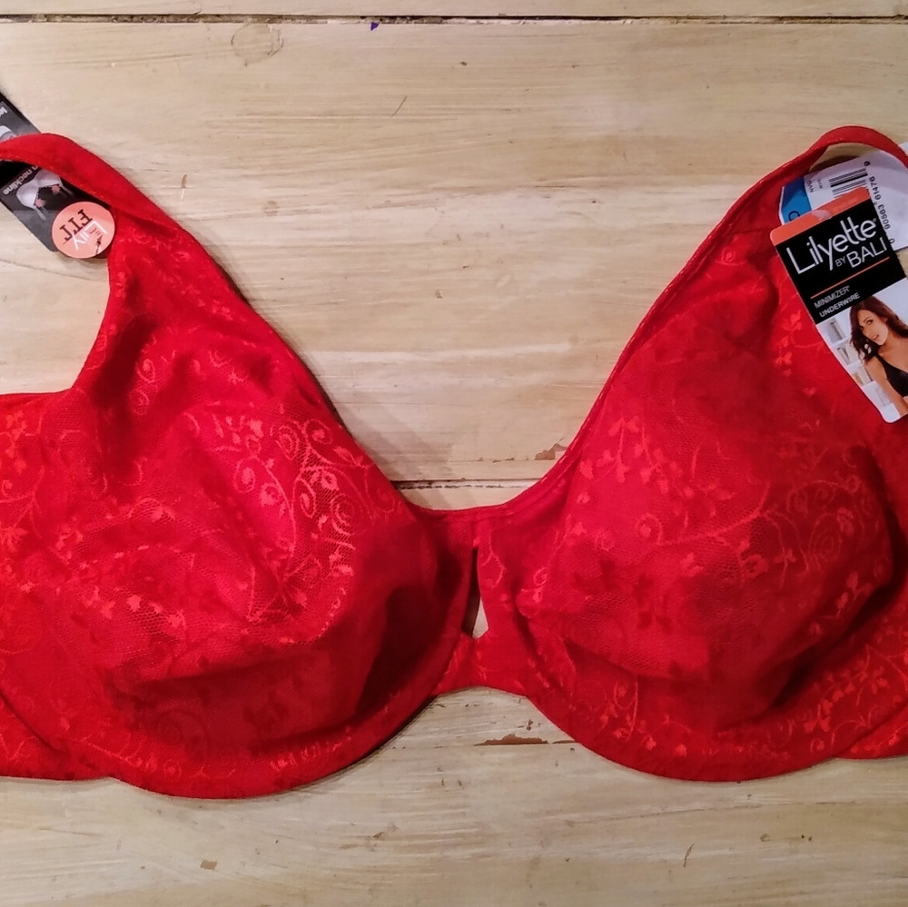 42 DDD Red Bra new with tags Lilyette by Bali